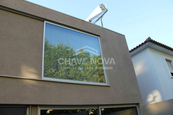 Arrendamento de Moradia V3 – Remodelada, com Terraço de 35m2, perto da Av. da Boavista, Porto
