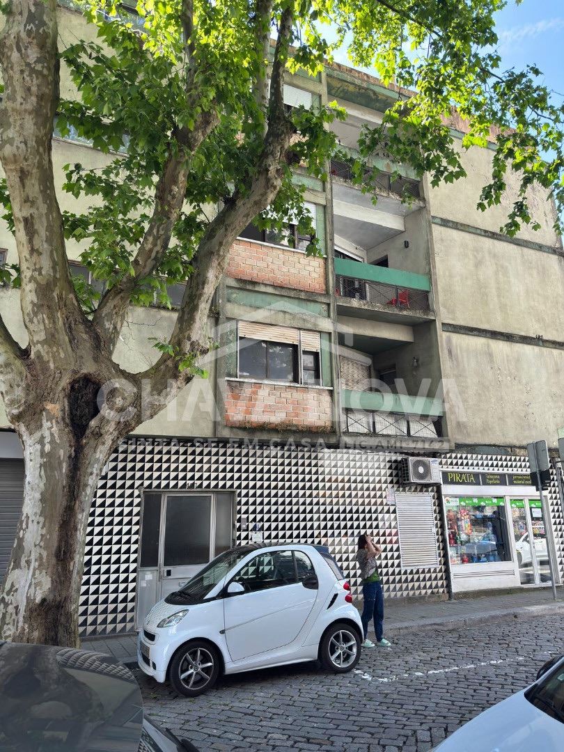 Apartamento T3 com Box Autónoma no Bonfim – Oportunidade para Investimento