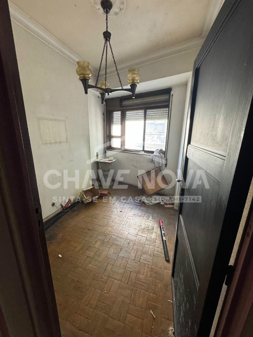 Apartamento T3 com Box Autónoma no Bonfim – Oportunidade para Investimento
