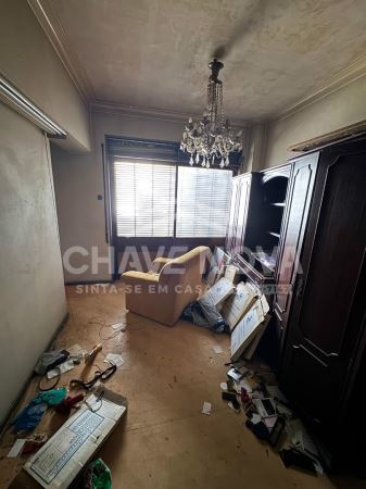 Apartamento T3 com Box Autónoma no Bonfim – Oportunidade para Investimento