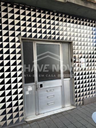 Apartamento T3 com Box Autónoma no Bonfim – Oportunidade para Investimento