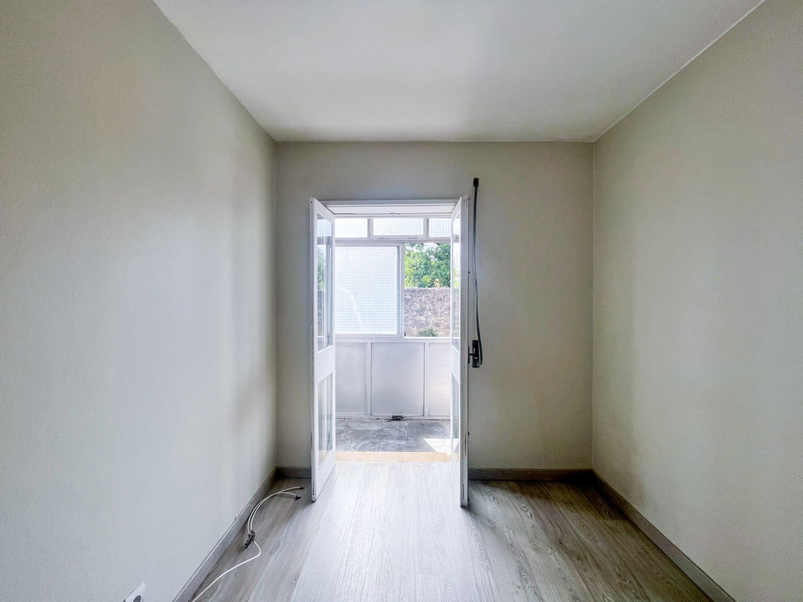 Apartamento T1 com Marquise para Arrendamento próximo à Avenida da República