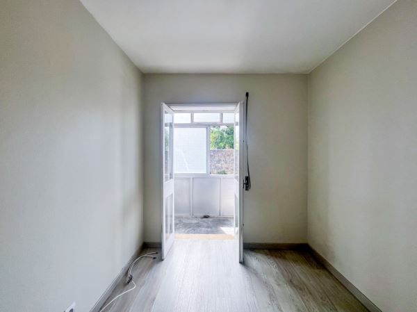Apartamento T1 com Marquise para Arrendamento próximo à Avenida da República