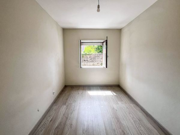Apartamento T1 com Marquise para Arrendamento próximo à Avenida da República