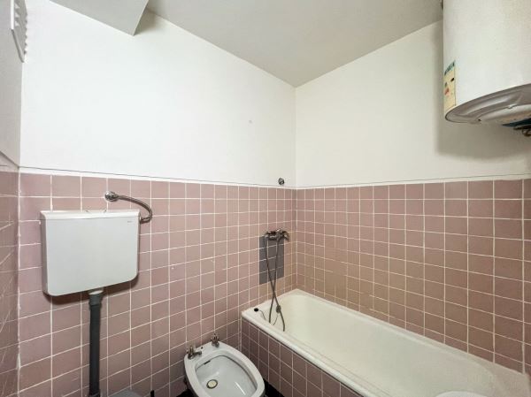 Apartamento T1 com Marquise para Arrendamento próximo à Avenida da República