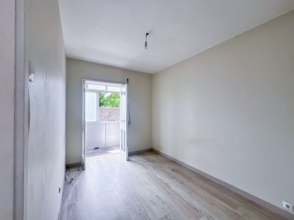 Apartamento T1 com Marquise para Arrendamento próximo à Avenida da República