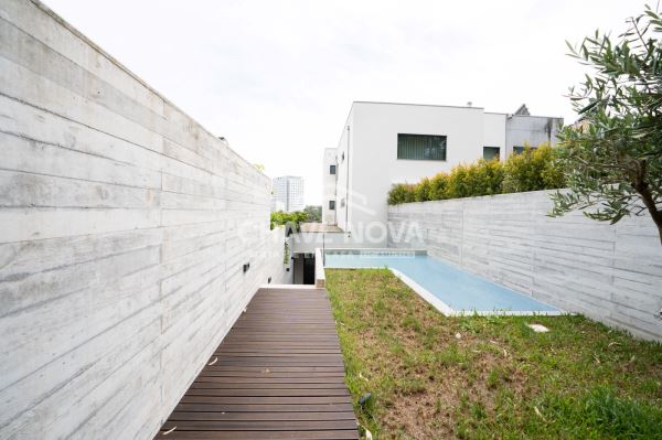 Moradia Duplex, com piscina no Bairro da Vilarinha, Porto