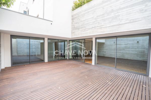 Moradia Duplex, com piscina no Bairro da Vilarinha, Porto