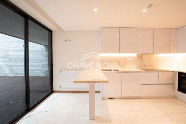 Moradia Duplex, com piscina no Bairro da Vilarinha, Porto