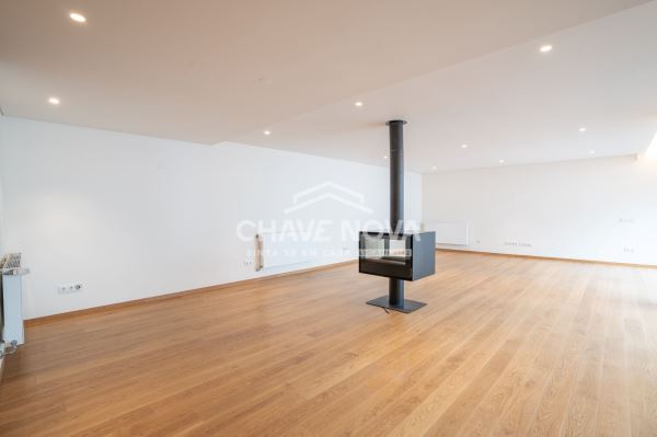 Moradia Duplex, com piscina no Bairro da Vilarinha, Porto