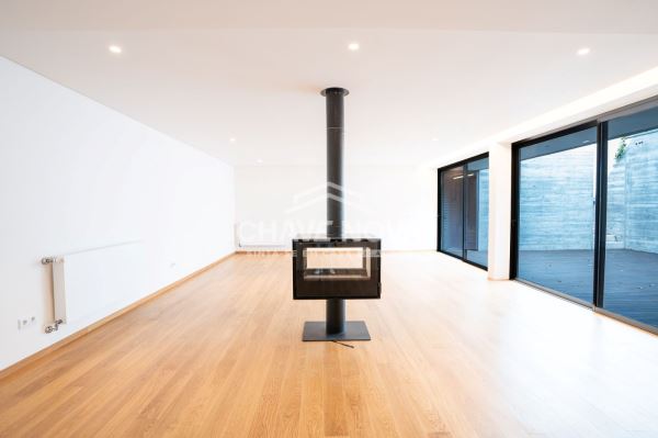 Moradia Duplex, com piscina no Bairro da Vilarinha, Porto