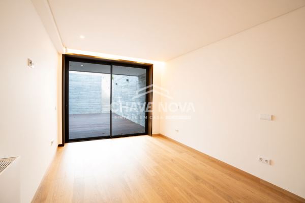 Moradia Duplex, com piscina no Bairro da Vilarinha, Porto