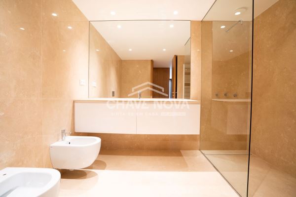 Moradia Duplex, com piscina no Bairro da Vilarinha, Porto