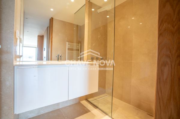 Moradia Duplex, com piscina no Bairro da Vilarinha, Porto