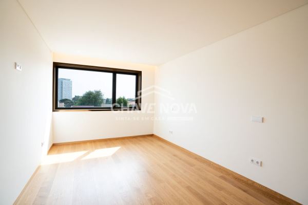 Moradia Duplex, com piscina no Bairro da Vilarinha, Porto