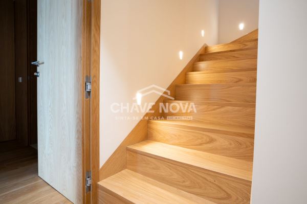 Moradia Duplex, com piscina no Bairro da Vilarinha, Porto