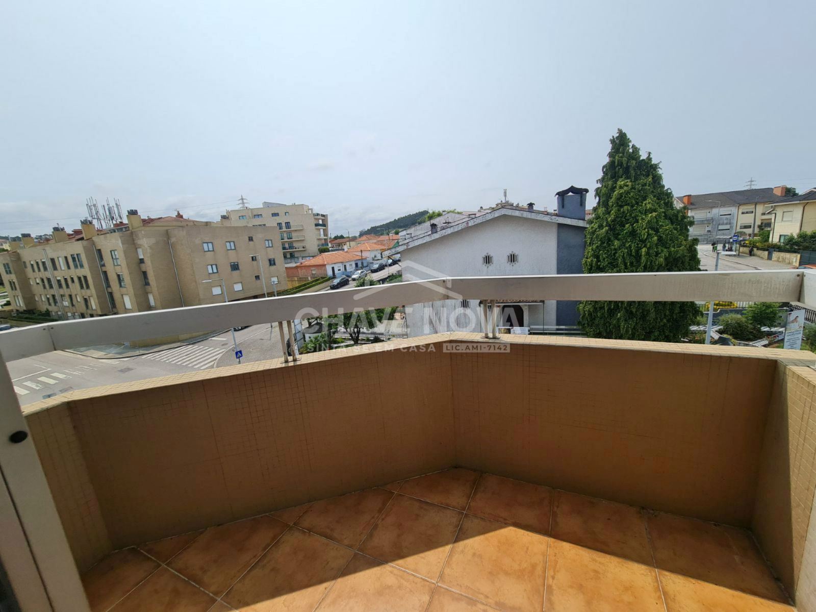 Apartamento T2+1 com 3 varandas, barbecue e garagem box no centro de Vila Nova de Gaia