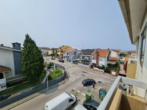 Apartamento T2+1 com 3 varandas, barbecue e garagem box no centro de Vila Nova de Gaia