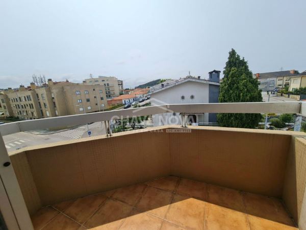 Apartamento T2+1 com 3 varandas, barbecue e garagem box no centro de Vila Nova de Gaia