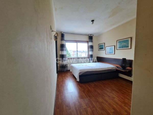 Apartamento T2+1 com 3 varandas, barbecue e garagem box no centro de Vila Nova de Gaia