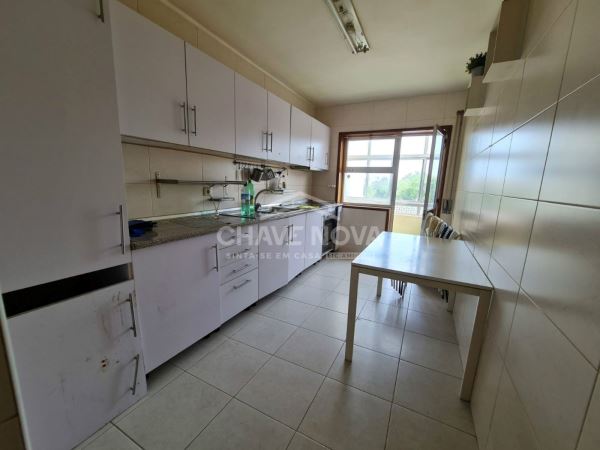 Apartamento T2+1 com 3 varandas, barbecue e garagem box no centro de Vila Nova de Gaia