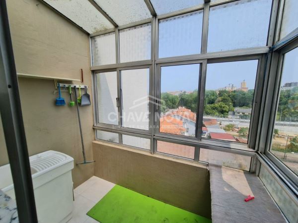Apartamento T2+1 com 3 varandas, barbecue e garagem box no centro de Vila Nova de Gaia