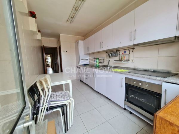 Apartamento T2+1 com 3 varandas, barbecue e garagem box no centro de Vila Nova de Gaia