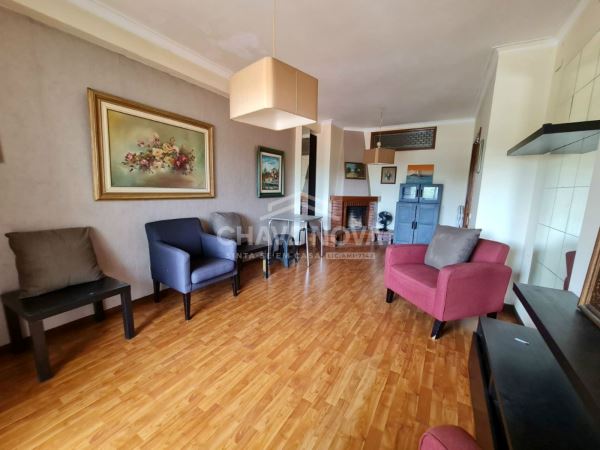 Apartamento T2+1 com 3 varandas, barbecue e garagem box no centro de Vila Nova de Gaia