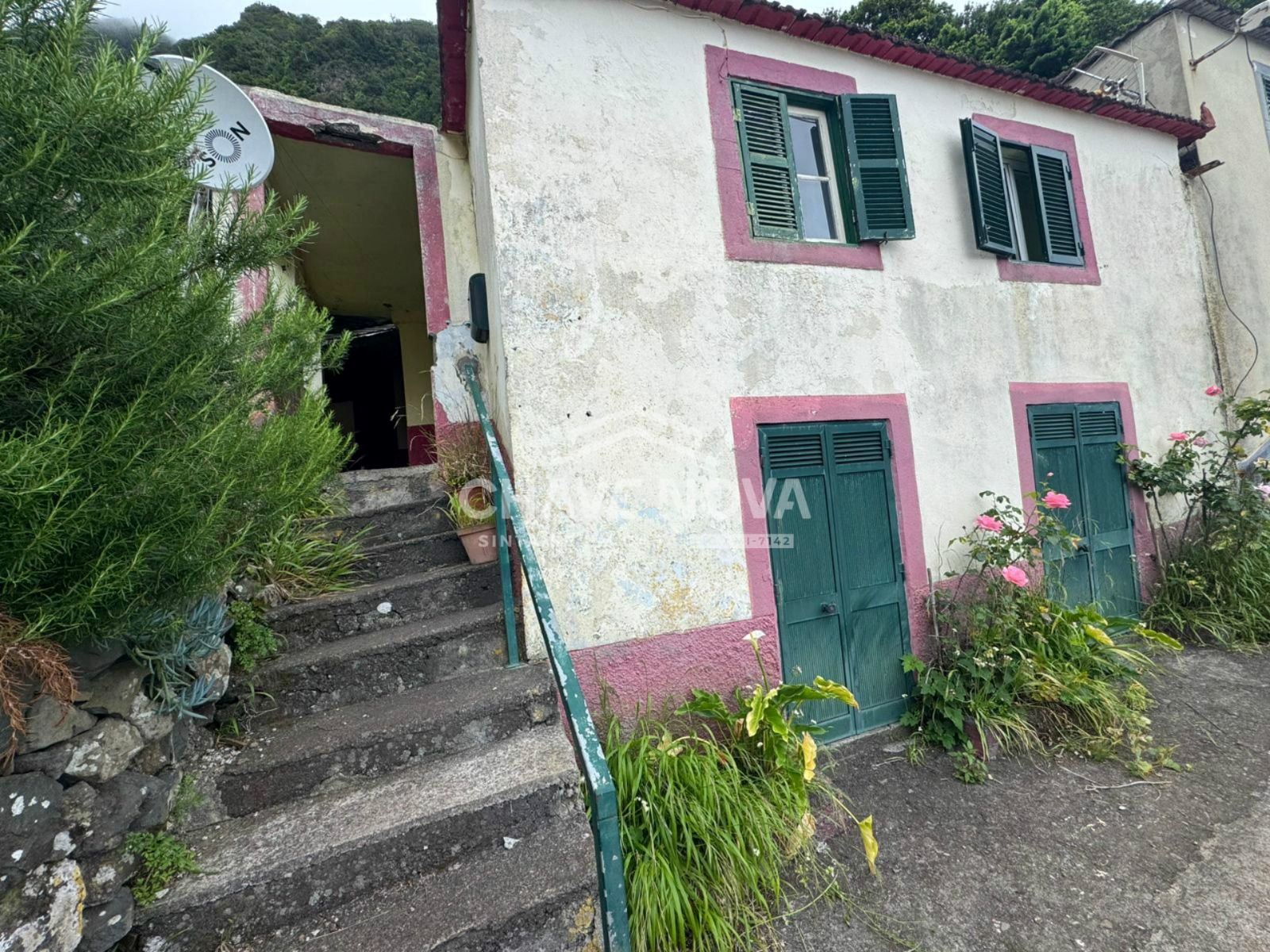 Moradia T2+1 no Seixal na Ribeira Funda (Para Remodelar)