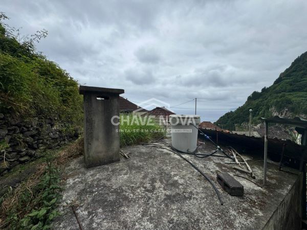 Moradia T2+1 no Seixal na Ribeira Funda (Para Remodelar)