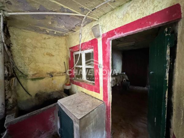 Moradia T2+1 no Seixal na Ribeira Funda (Para Remodelar)
