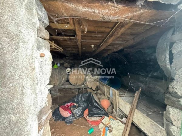 Moradia T2+1 no Seixal na Ribeira Funda (Para Remodelar)