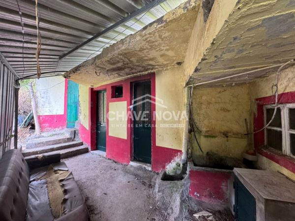 Moradia T2+1 no Seixal na Ribeira Funda (Para Remodelar)