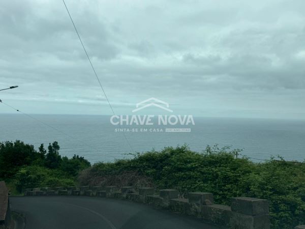 Moradia T2+1 no Seixal na Ribeira Funda (Para Remodelar)