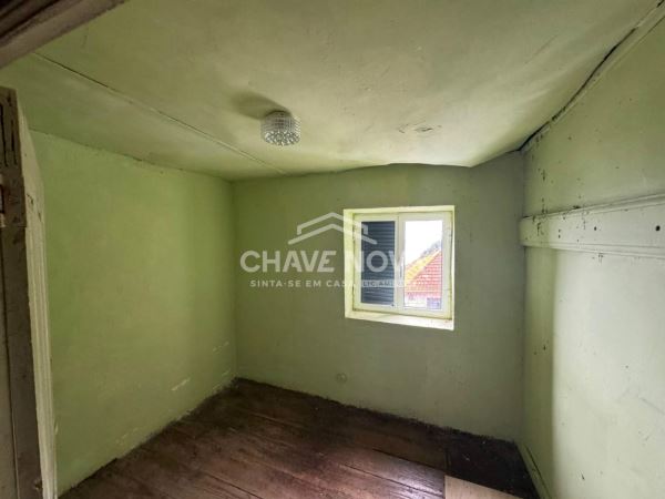 Moradia T2+1 no Seixal na Ribeira Funda (Para Remodelar)