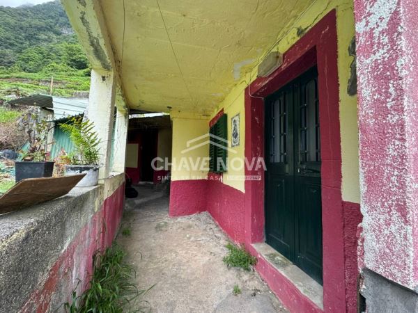 Moradia T2+1 no Seixal na Ribeira Funda (Para Remodelar)