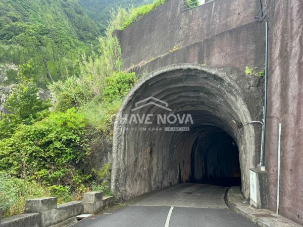 Moradia T2+1 no Seixal na Ribeira Funda (Para Remodelar)
