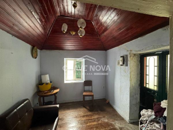 Moradia T2+1 no Seixal na Ribeira Funda (Para Remodelar)