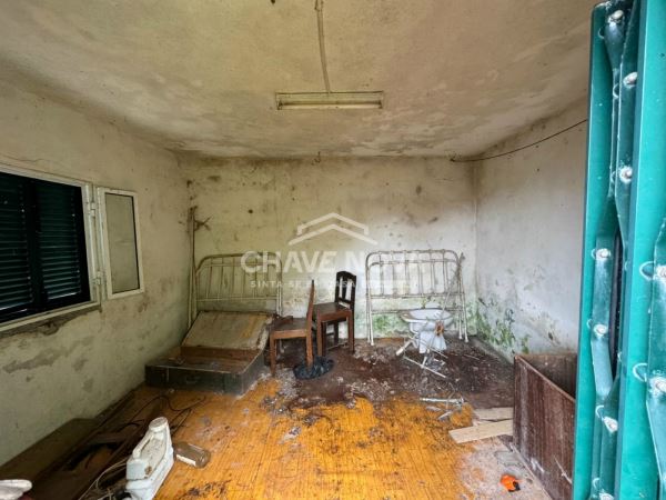 Moradia T2+1 no Seixal na Ribeira Funda (Para Remodelar)