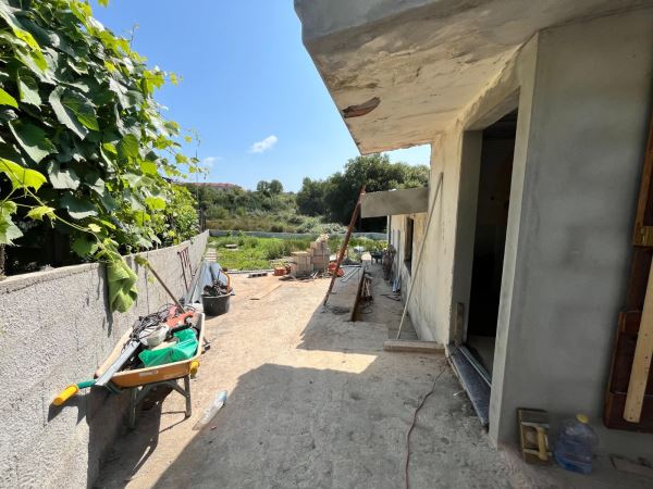 Casa térrea T1 de 3 frentes