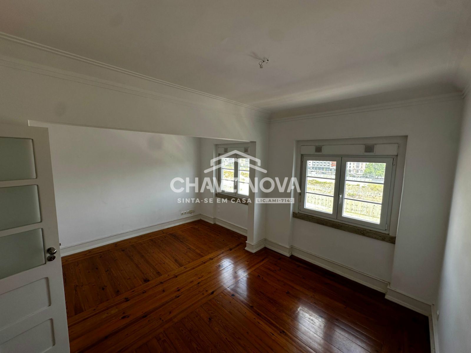 Apartamento T2 Renovado na Avenida 5 de Outubro, ao lado da estação de Entrecampos, Lisboa
