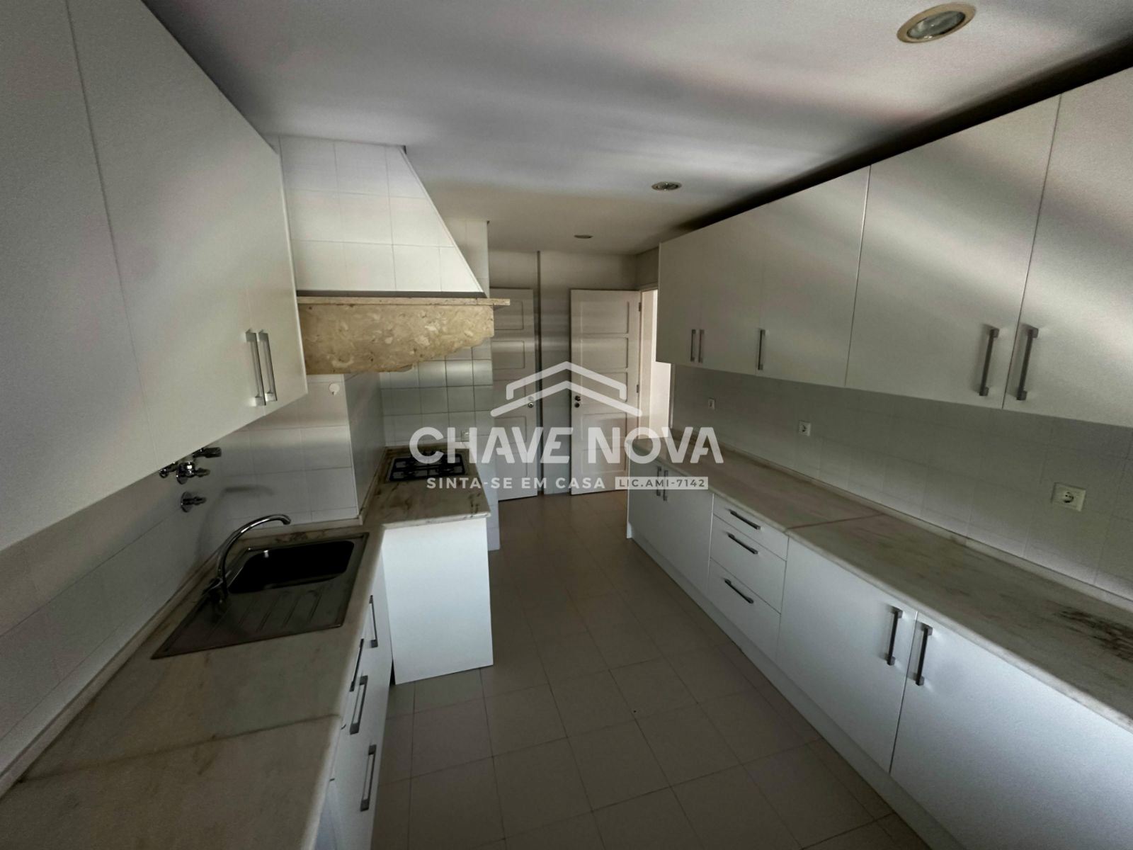 Apartamento T2 Renovado na Avenida 5 de Outubro, ao lado da estação de Entrecampos, Lisboa