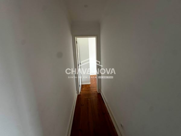 Apartamento T2 Renovado na Avenida 5 de Outubro, ao lado da estação de Entrecampos, Lisboa