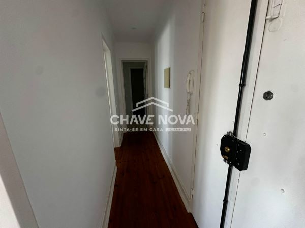 Apartamento T2 Renovado na Avenida 5 de Outubro, ao lado da estação de Entrecampos, Lisboa