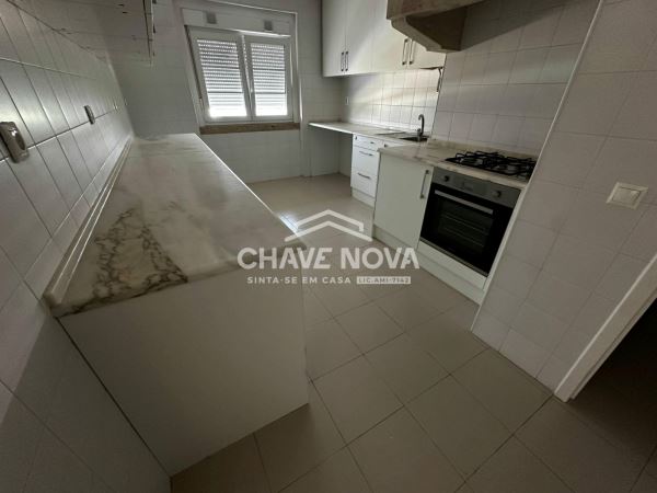 Apartamento T2 Renovado na Avenida 5 de Outubro, ao lado da estação de Entrecampos, Lisboa