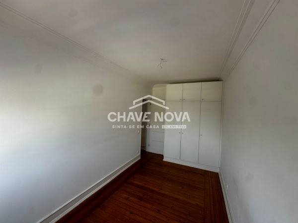 Apartamento T2 Renovado na Avenida 5 de Outubro, ao lado da estação de Entrecampos, Lisboa