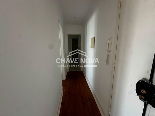 Apartamento T2 Renovado na Avenida 5 de Outubro, ao lado da estação de Entrecampos, Lisboa