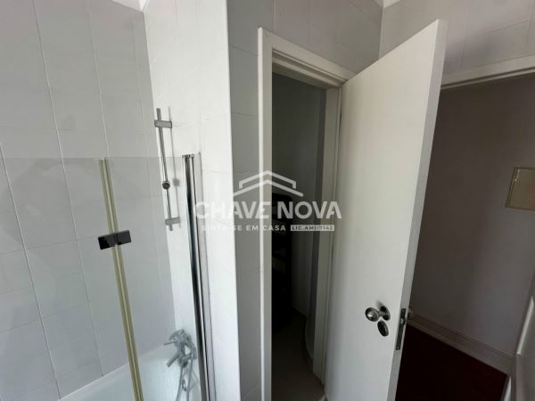Apartamento T2 Renovado na Avenida 5 de Outubro, ao lado da estação de Entrecampos, Lisboa