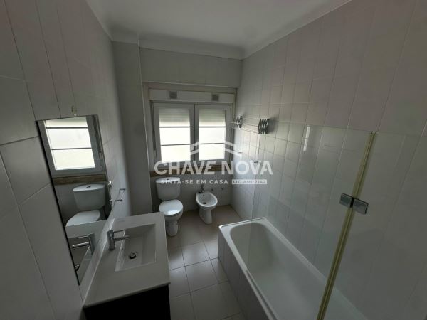 Apartamento T2 Renovado na Avenida 5 de Outubro, ao lado da estação de Entrecampos, Lisboa