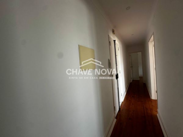 Apartamento T2 Renovado na Avenida 5 de Outubro, ao lado da estação de Entrecampos, Lisboa